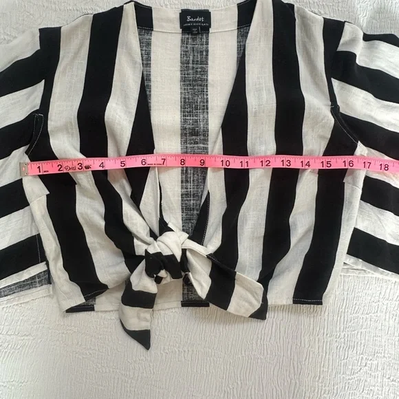 Bold Black and White Striped Tie Front Crop top with Kimono Style Sleeves Bardot - Picture 3 of 7